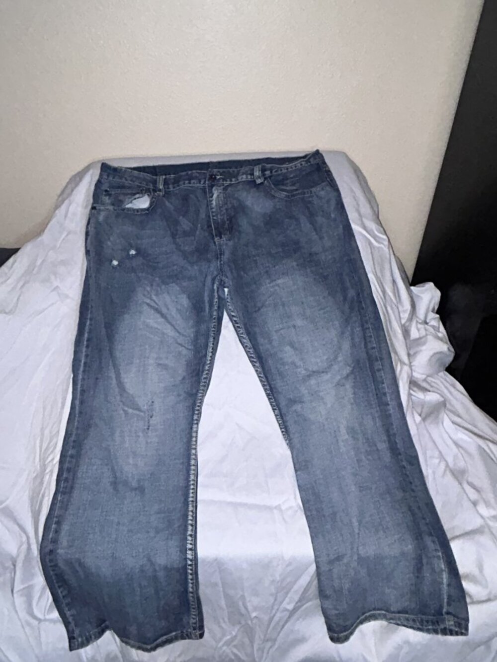 Flypaper Men's Jean W44 L30 Vintage medium blue denim wash.